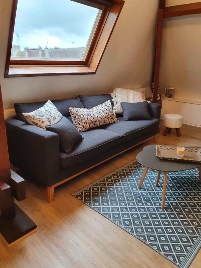 Bel appartement ensoleillé en ville Pont-Évêque Esterno foto